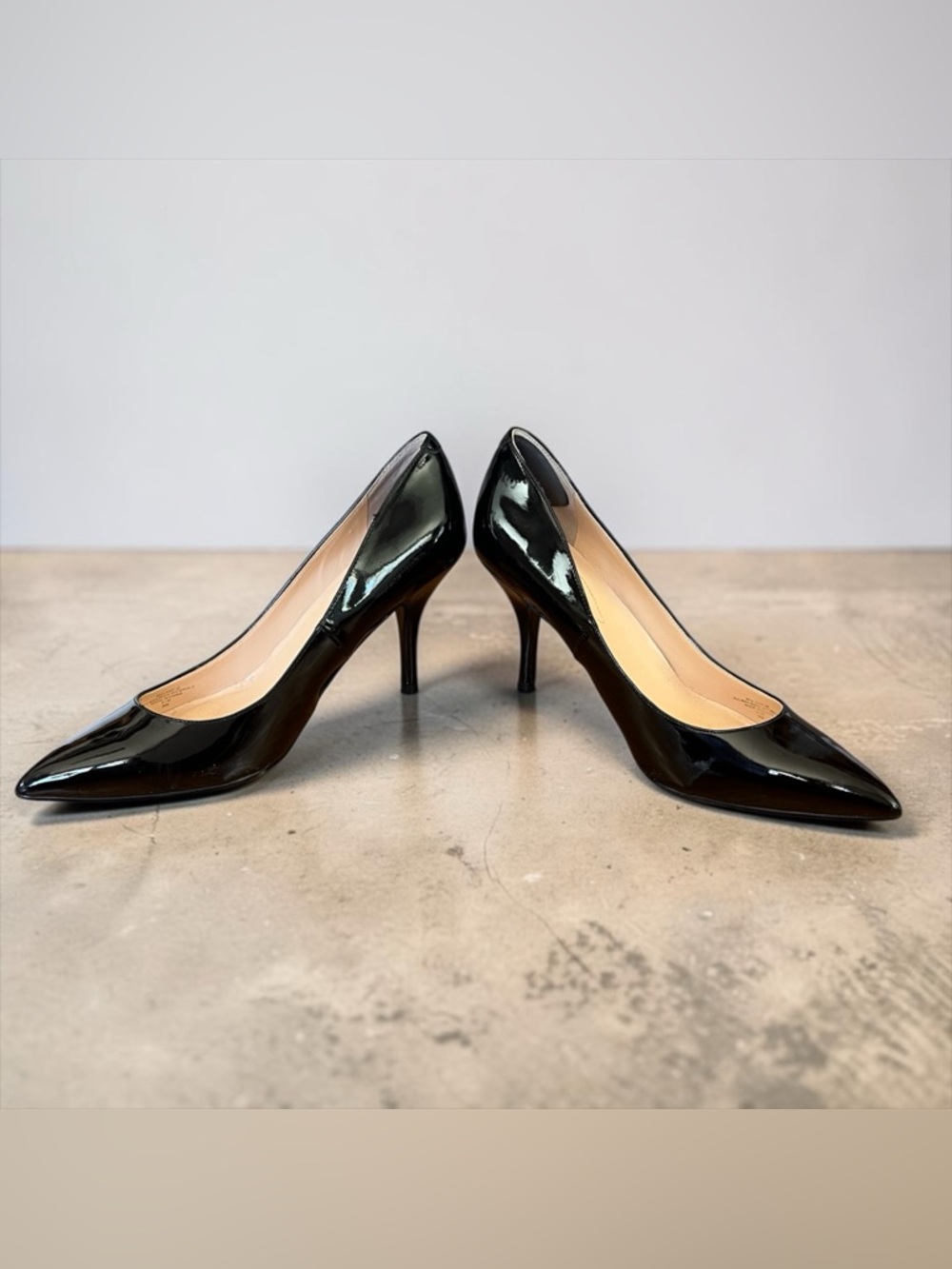 Guess Black Patent Leather Pointed Toe Pumps Classic Stiletto Heels Size 9.5